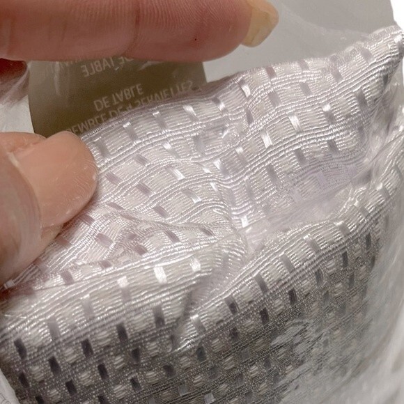 Homewear Lafayette Set of 4 Fabric Napkins White 18”x18” - Picture 5 of 5